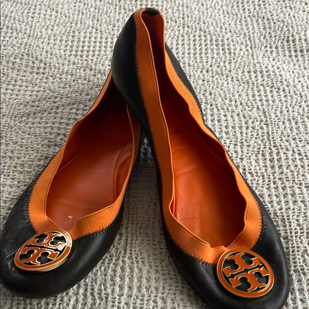 Tory Burch Dark Brown and Orange Flats with Signature Medallion. Leather sole. 9